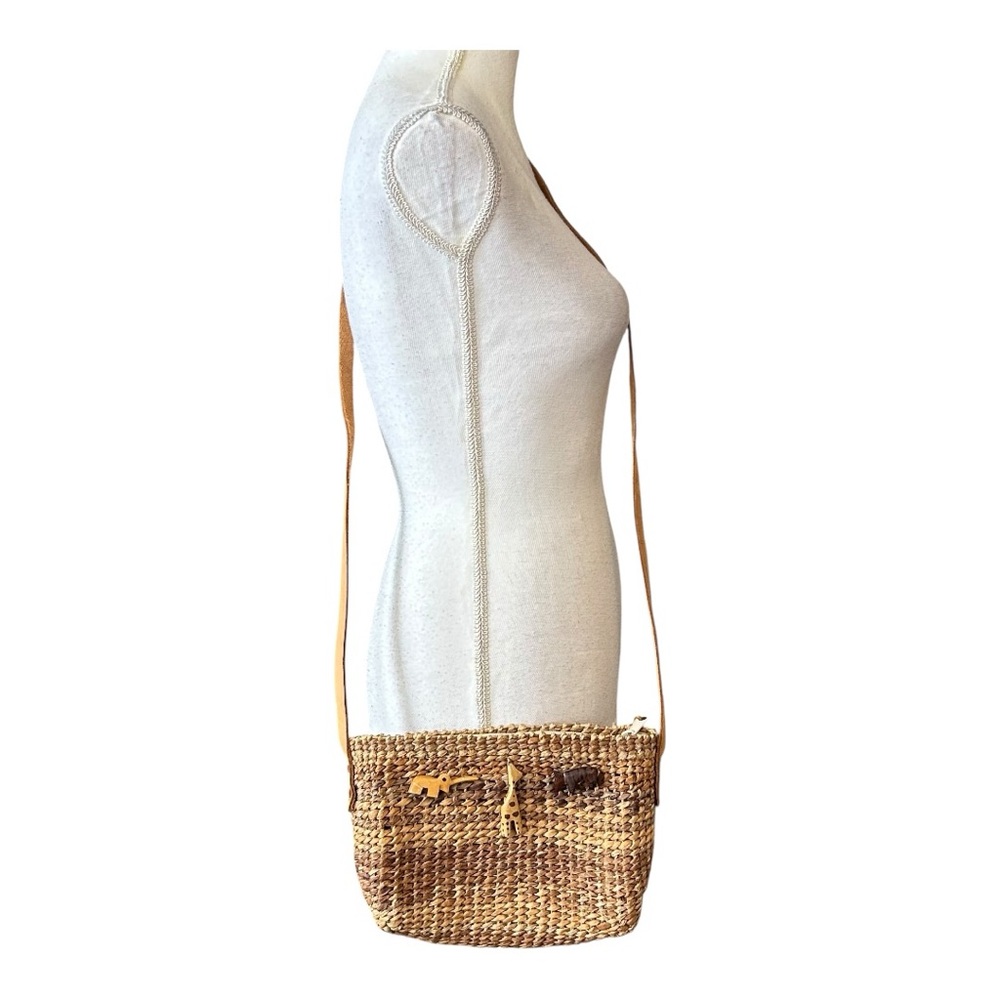 VINTAGE Structured Straw Crossbody Jungle Animal Safari Wood Carved Animal‎ Bag